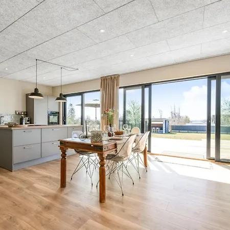 Vakantiehuis Edvia - 200m To The Fjord By Interhome