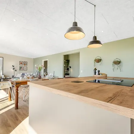 Vakantiehuis Edvia - 200m To The Fjord By Interhome